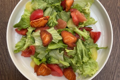 Salad with trout and citrus dressing