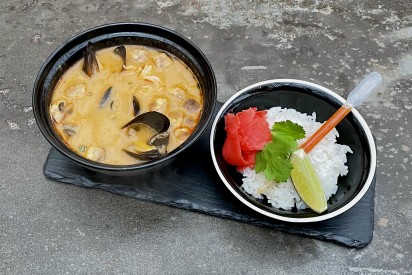 Том ям с морепродуктами